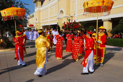 http://www.nguoi-viet.com/absolutenm2/articlefiles/141604-NhaTho%202.400.jpg