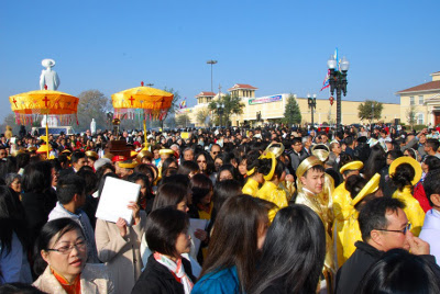 http://www.nguoi-viet.com/absolutenm2/articlefiles/141604-NhaTho%203.400.jpg